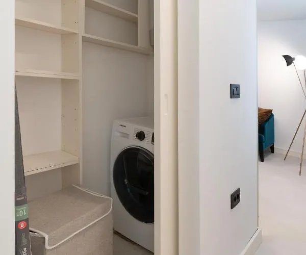 Ez Luxury Living * ロヴィニ