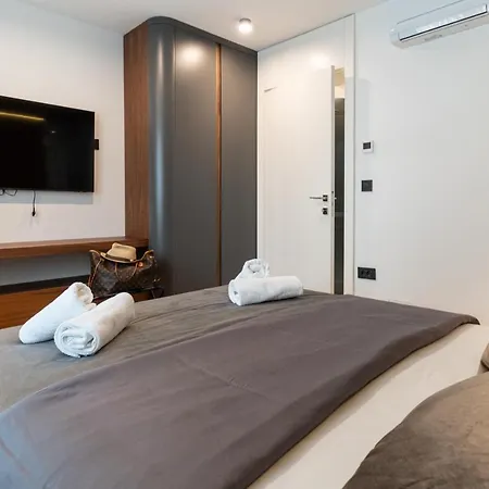 Ez Luxury Living
