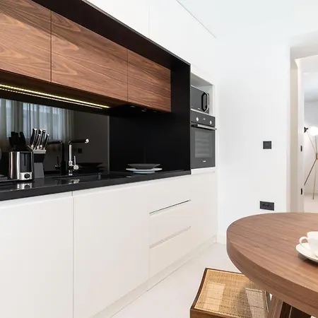 Ez Luxury Living *