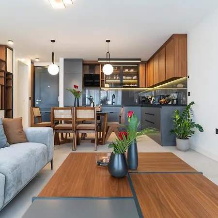 Ez Luxury Living * ロヴィニ