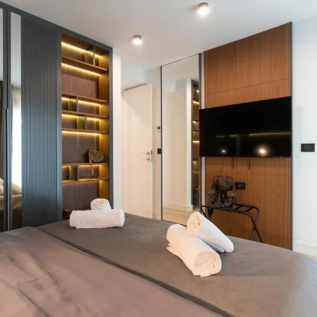Ez Luxury Living *
