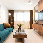 Ez Luxury Living Apartment