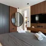 Ez Luxury Living Apartment *