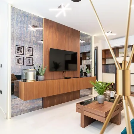 Ez Luxury Living 罗维尼