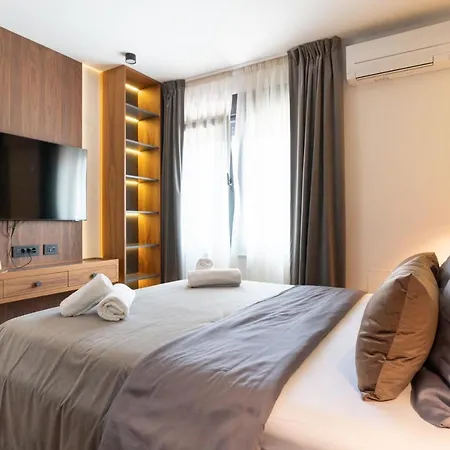 Ez Luxury Living 로비니