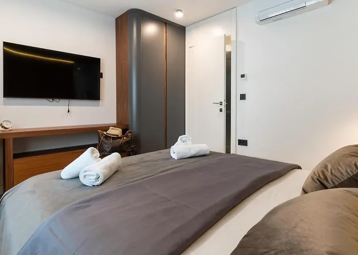 Ez Luxury Living
