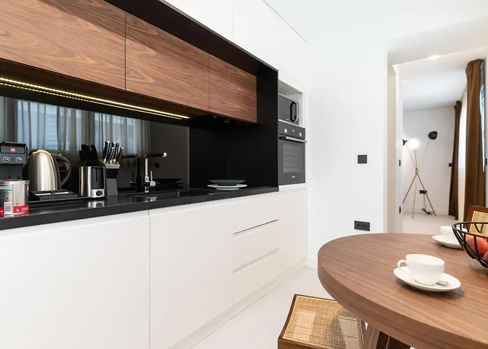Ez Luxury Living *
