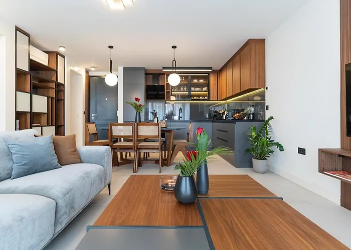 Ez Luxury Living * 罗维尼