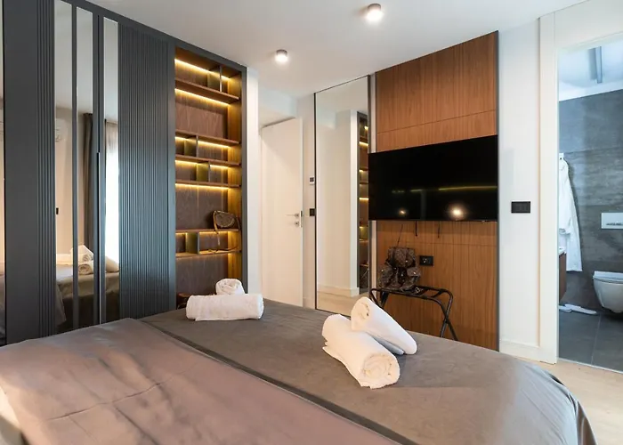 Ez Luxury Living *