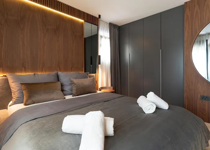Ez Luxury Living 罗维尼